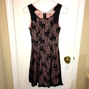 Charlotte Russe Women’s Dress Sz Small Black pink Sleeveless Lace open back